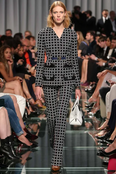 Look 38